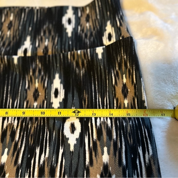 Pencil skirt, stretchy w/ elastic waist band. - Picture 4 of 6